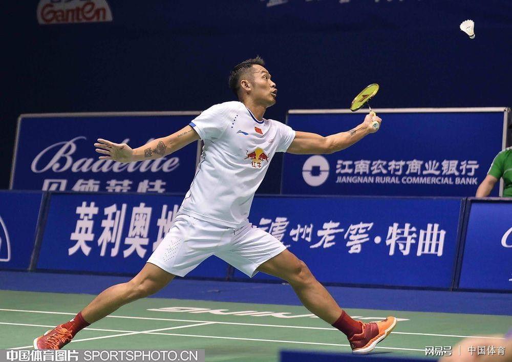 三名选手并 三名选手并