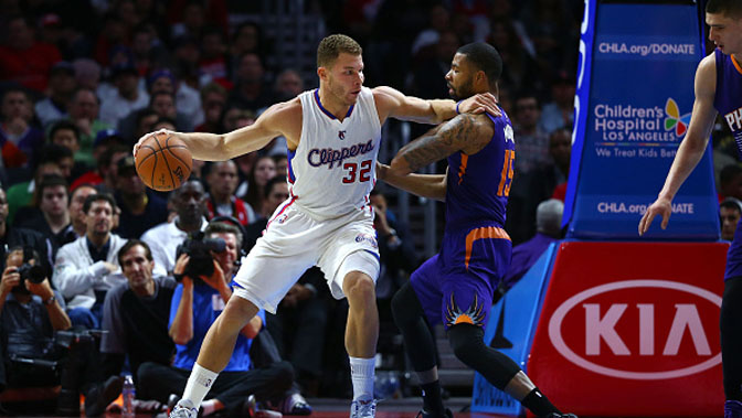 他的膝盖被 他的膝盖被