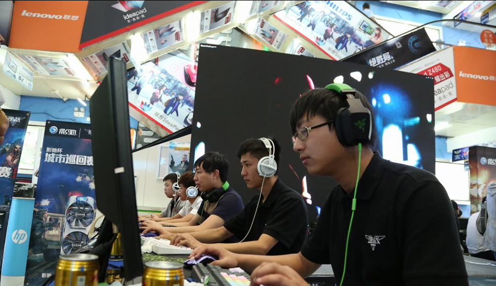 由于他的退 由于他的退